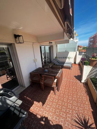 Top-of-range appartment of 90m2 & 20m2 of sunny terrace, 2min from sea