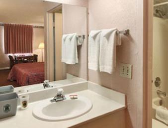 Баня в Americas Best Value Inn Tucker