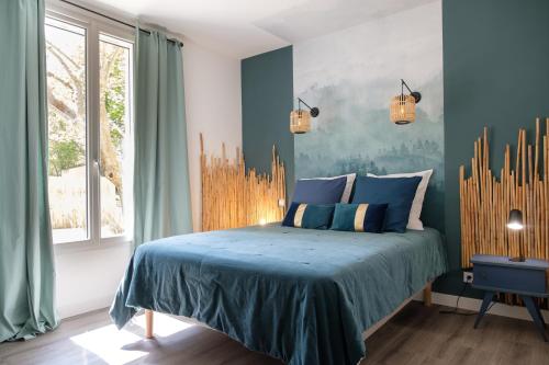 a bedroom with blue walls and a bed with blue sheets at Mas neuf de Romanin : Mas Provençal Familial in Saint-Rémy-de-Provence