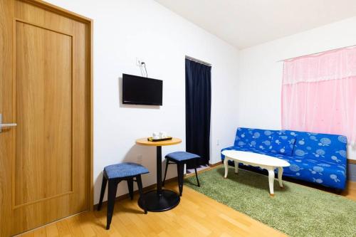 TV a/nebo společenská místnost v ubytování 106平独栋别墅机场35分钟直达离難波心斎橋道顿堀地下铁5分钟即可3个独立房间里面有3个干湿分离卫浴洗面台最大13人