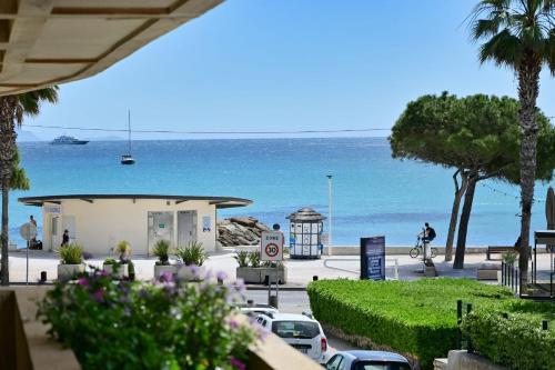 Apartment 50 M from the beach with sea view terrace classified 3 stars