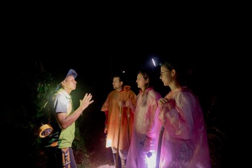 Tetamu yang menginap di Biohotel Arara River