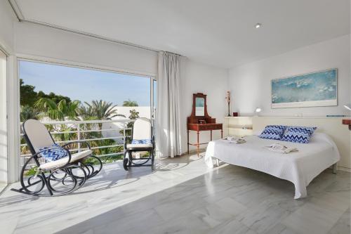 Posteľ alebo postele v izbe v ubytovaní Villa Punta des Port 13 by dracmallorca