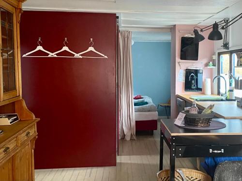 a red sliding door in a kitchen with a table at Tiny House bei Mardorf am Steinhuder Meer in Rehburg-Loccum