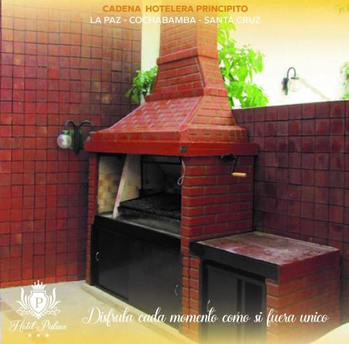 a brick pizza oven with a red brick wall at Hotel Palace Capitol in Cochabamba