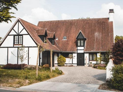 Modern holiday home in Bazel with garden
