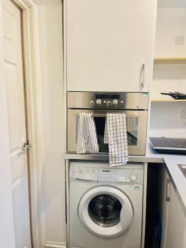 a kitchen with a washing machine in a kitchen at Charming & Serene BS1 Bristol Studio Flat in Bristol