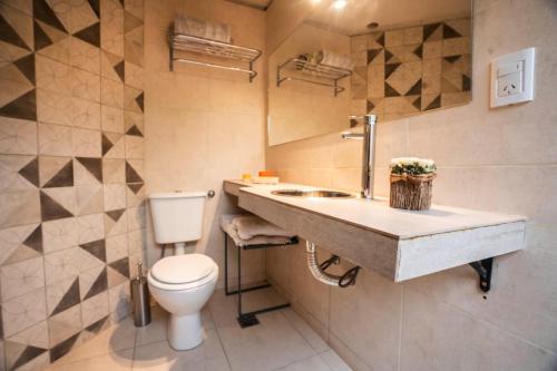 a bathroom with a sink and a toilet at Casa Tertel, Chacras de Coria in Ciudad Lujan de Cuyo