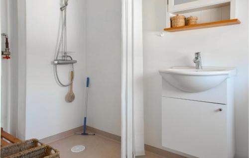 a white bathroom with a sink and a sink at 2 Bedroom Awesome Home In Frjestaden in Färjestaden