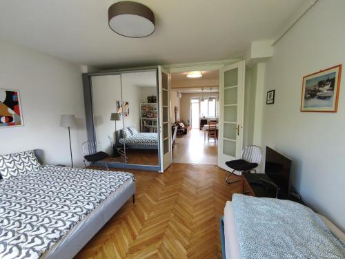 Park view, close to river, AC, Bauhaus vibe, 2 balconies 1095 Budapest, 5 Tinódi utca kép - 3
