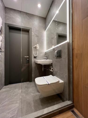 Un baño de Hotel Fregat