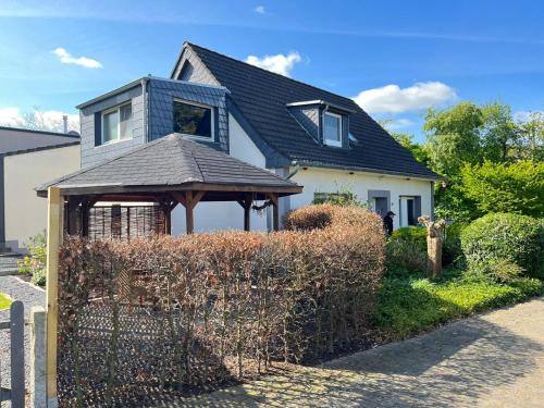 a house with a gazebo in front of it at Xantener Ferienhaus Heeser Weg in Xanten