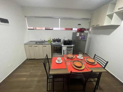 Η κουζίνα ή μικρή κουζίνα στο (26) Departamento cómodo y tranquilo en Miraflores
