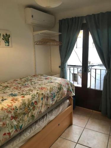 a bedroom with a bed and a window at Casa Karim in Mojácar
