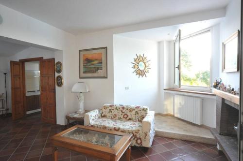 CASA NEL VERDE CON GIARDINO E PISCINA PRIVATA