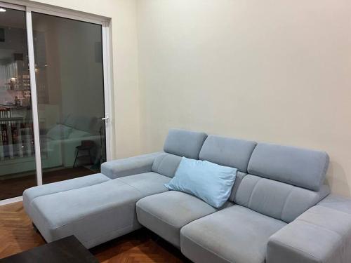 Ruang duduk di 2Beds Seaview Straits Quay comes with Carpark and Hothub