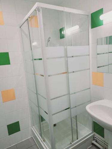 Ένα μπάνιο στο Appartement proche St denis "appart 3"