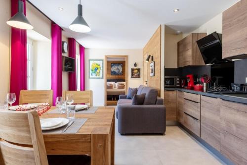 Η κουζίνα ή μικρή κουζίνα στο HIMALAYA Annecy Rent Lodge