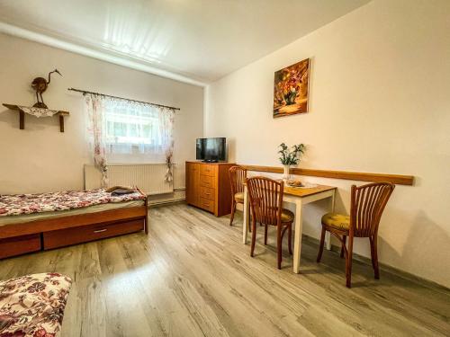 a bedroom with a bed and a table and chairs at Agroturystyka"u Piwowara" in Kłodzko