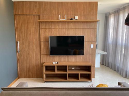 Μια τηλεόραση ή/και κέντρο ψυχαγωγίας στο Studio moderno e aconchegante na Praia de Itaparica