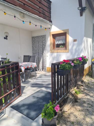 Fotografie z fotogalerie ubytování Ferienhaus Janine ruhig gelegen mit grossem Garten und WIFI v destinaci Balatonberény