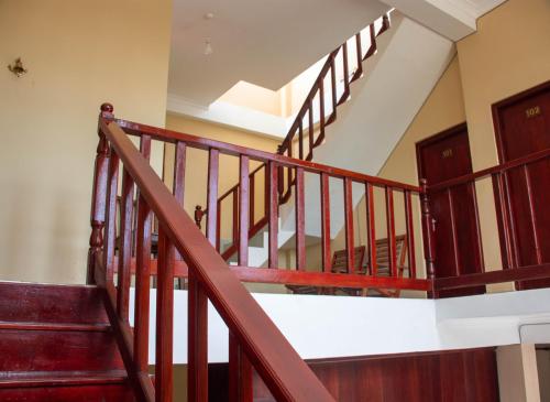 a staircase with wooden railings in a house at Hillcrest Haputale in Haputale