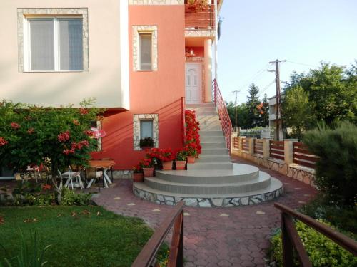 Κήπος έξω από το Veronika Villa
