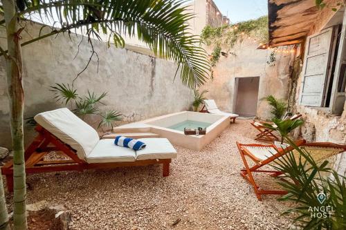 Charming Downtown Stay I Private Patio I Plunge Pool