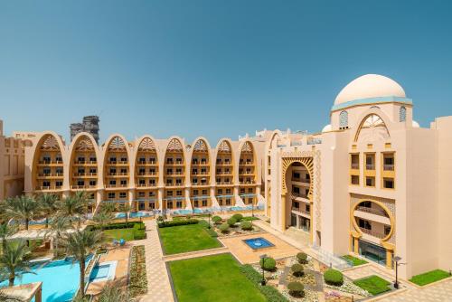 Πισίνα στο ή κοντά στο Amazing BeachFront Apartments near Atlantis Waterpark by Simply Comfort Sarai Palm Jumeirah