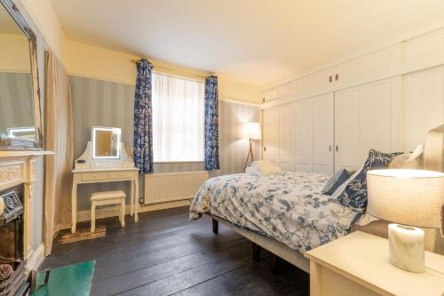 a hotel room with a bed and a tv at Norfolk Historic Townhouse in Kings Lynn