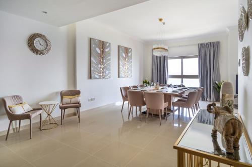 Χώρος καθιστικού στο Amazing BeachFront Apartments near Atlantis Waterpark by Simply Comfort Sarai Palm Jumeirah