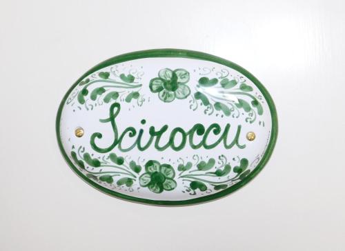a green and white plate with the word garden on it at Camere A’ Marina in Siracusa
