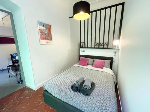 Homelivia, Fuchsialand, lieu cosy, atypique style industriel