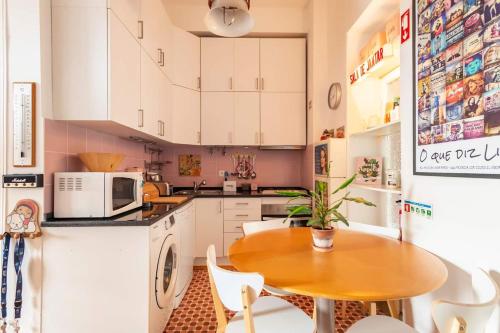 Say What Lisbon? — Street Art / Family Apartment
