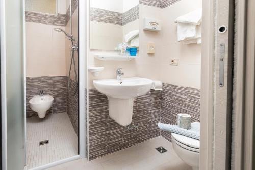 A bathroom at Albergo Eva