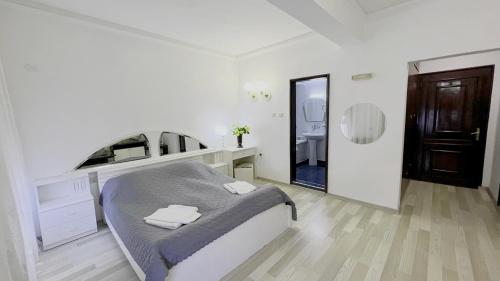 Ein Bett oder Betten in einem Zimmer der Unterkunft Hotel Splendid Ruse