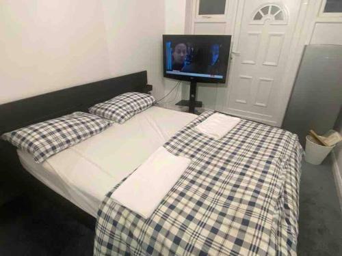 Postel nebo postele na pokoji v ubytování Guest House in Milton Keynes