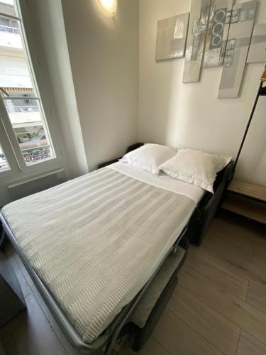 Ένα ή περισσότερα κρεβάτια σε δωμάτιο στο SMART STUDIO