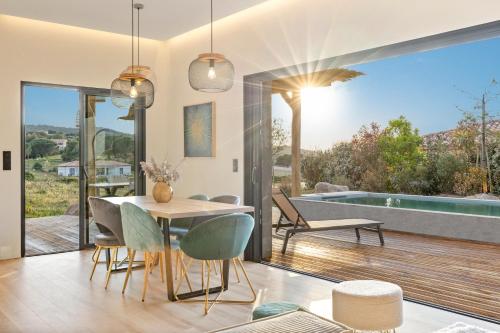Villa Nivalaggia avec piscine à 15-20min de Porto-Vecchio et de Bonifacio, sunsets sur les champs