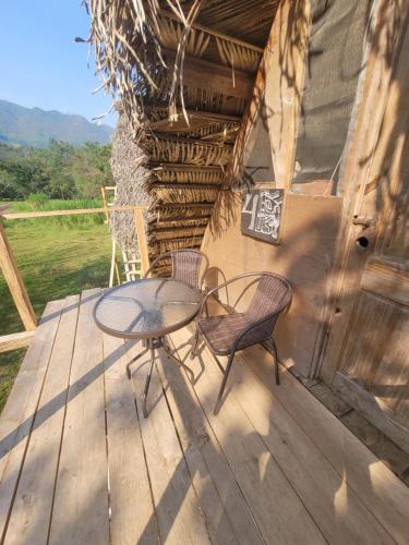 Pemandangan gunung umum atau pemandangan gunung yang diambil dari hotel
