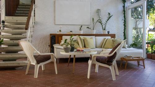 a living room with a couch and a table and chairs at La Jardinatta in Bucaramanga