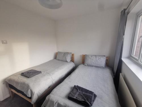 מיטה או מיטות בחדר ב-6 beds sleeps 8 detached house with private drive