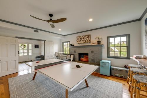 Fotografie z fotogalerie ubytování Stunning Westhampton Beach Home with Private Pool v destinaci Westhampton Beach