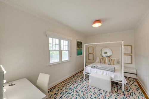 1 dormitorio con cama con espejo y mesa en Stunning Westhampton Beach Home with Private Pool, en Westhampton Beach