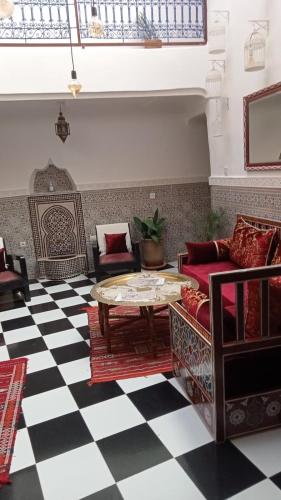 Posezení v ubytování Riad l Ayinn in the heart of Marrakech.