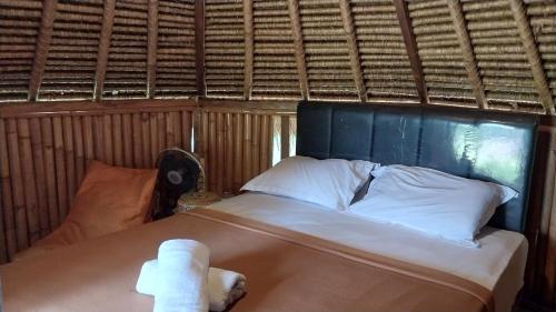 a bed with a roll of toilet paper on it at Uma Nirmala Aling-Aling in Singaraja