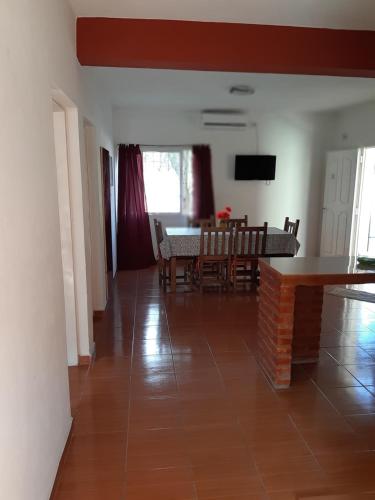 Μια τηλεόραση ή/και κέντρο ψυχαγωγίας στο Apart Hotel Chilecito