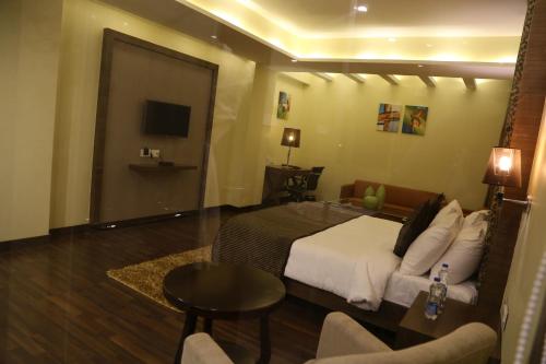 The Fern Residency Mundraにあるテレビまたはエンターテインメントセンター