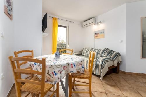 Apartments with parking space Baska, Krk - 13907