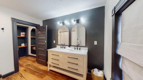 een badkamer met een wastafel en 2 spiegels bij Stylish Top Floor 2 kings full bathroom with tub in Louisville
